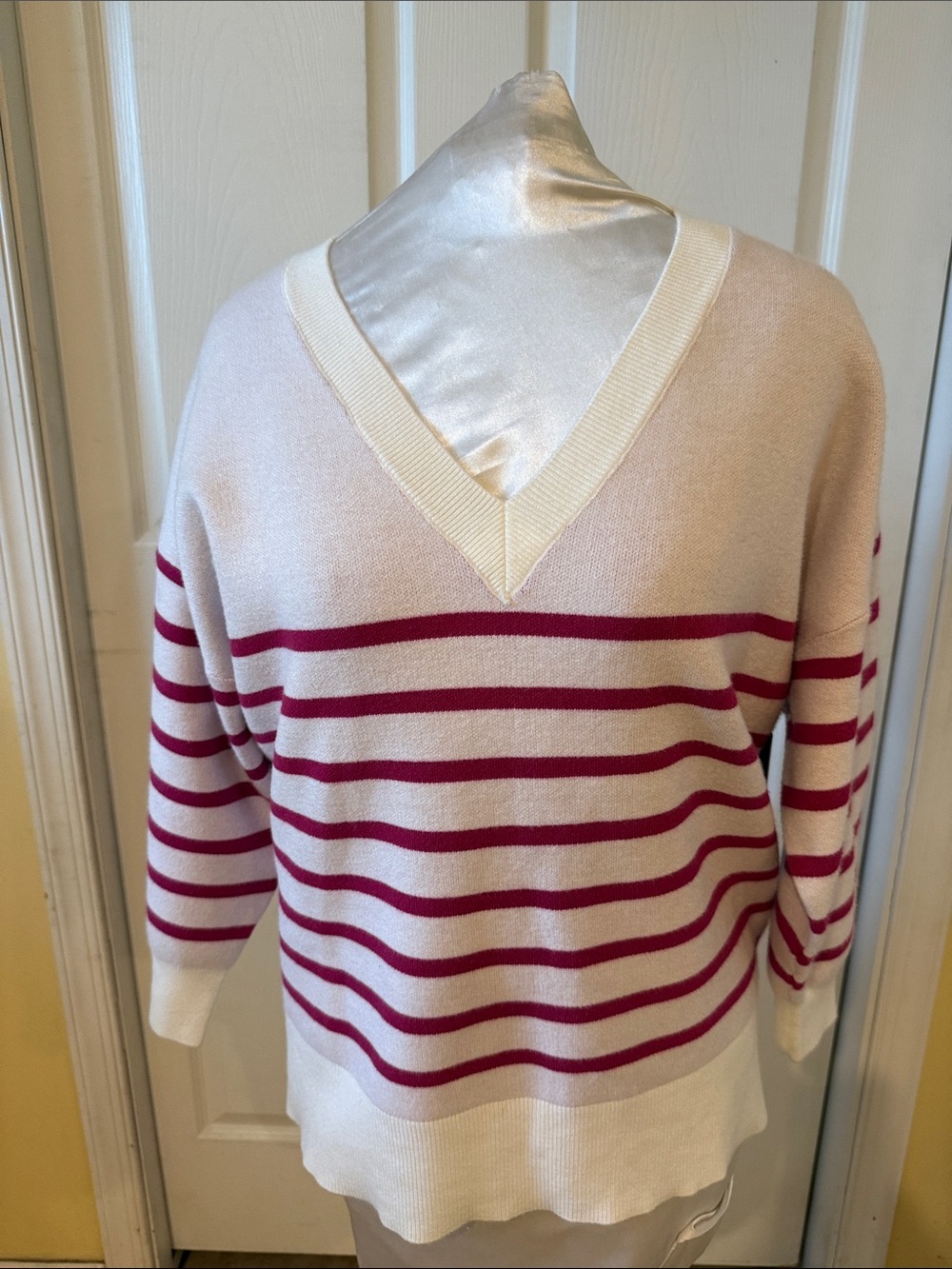 NWT - Philosophy Cream V‑Neck Sweater with Raspberry Stripes ( sz - 1X)